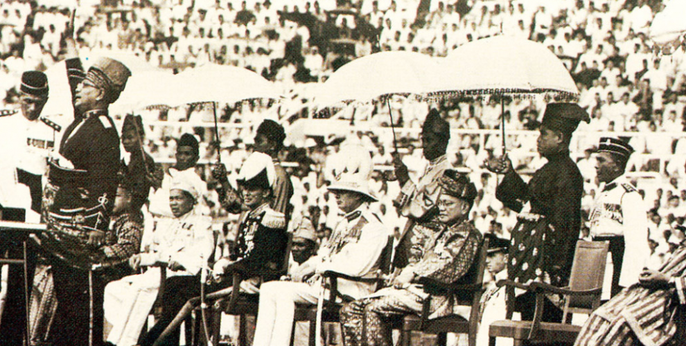 The official declaration of independence was read on August 31, 1957, in the Stadium Merdeka in Kuala Lumpur under the attendance of more than 20,000 people as well as the King and Queen of Thailand.